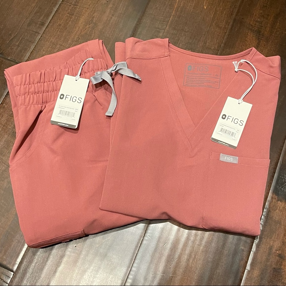 FIGS Mauve Catarina Scrub Top. NWT!